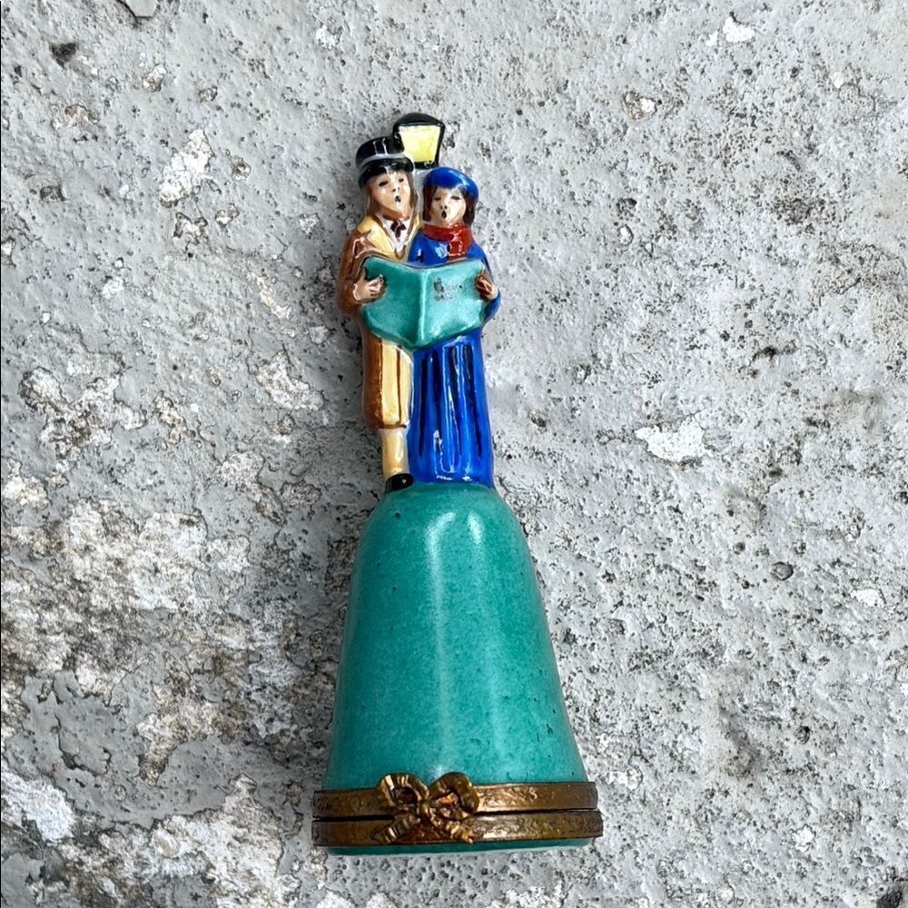 Limoges NG Dickens Carolers